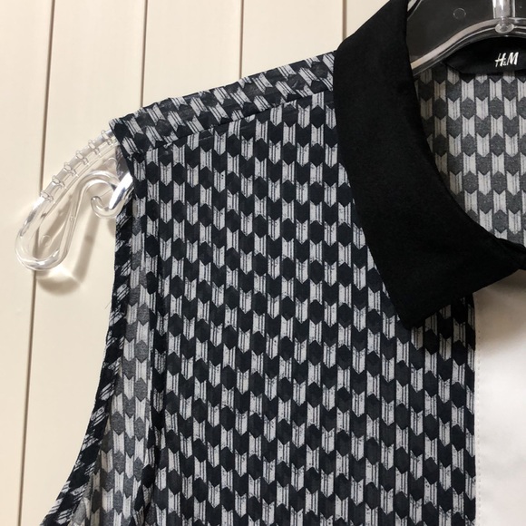 H & M Sheer Sleeveless Collared Printed Blouse 34” - Picture 5 of 9